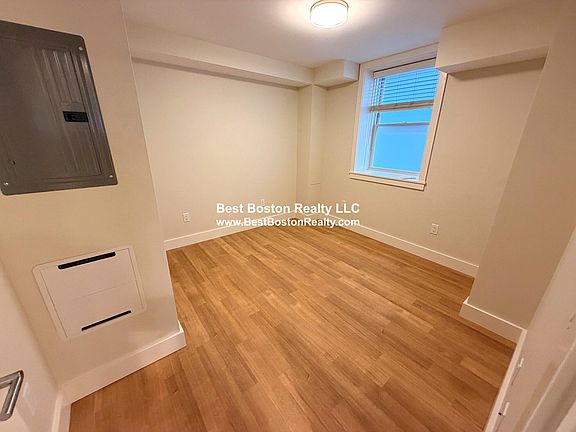 5th image of 900 Massachusetts Ave APT B