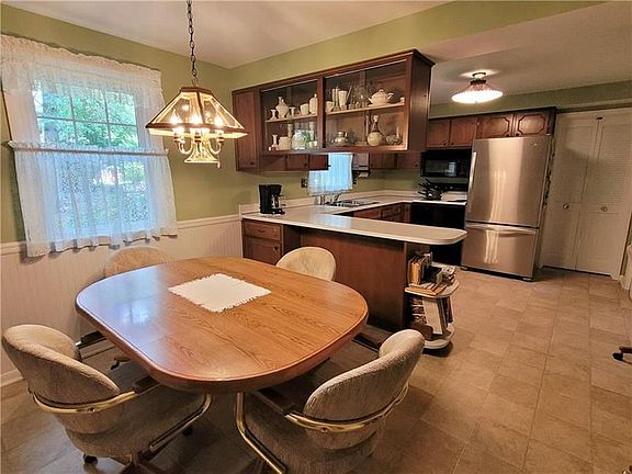 4th image of 1124 McKenna Way