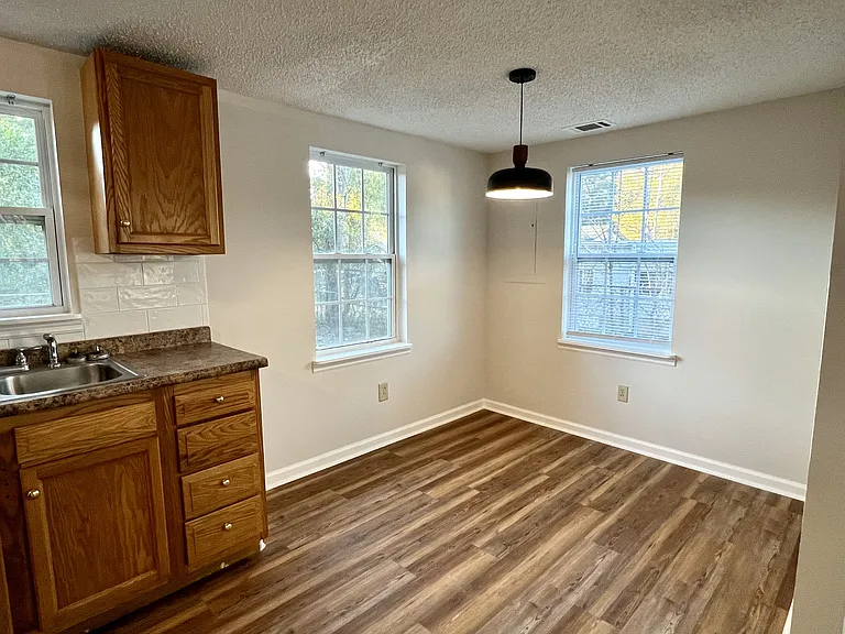 404 S Maple St — Photo 5