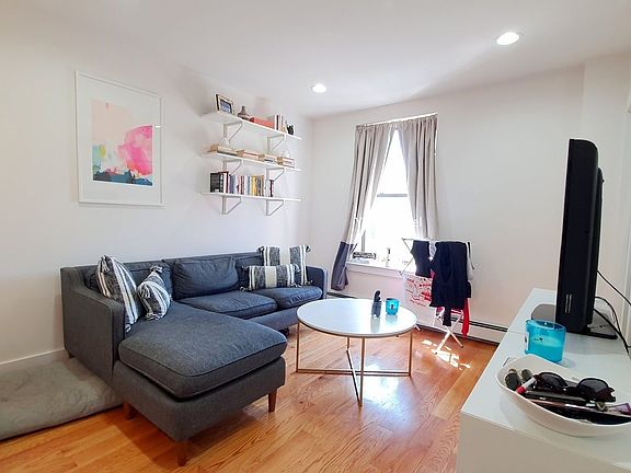 5th image of 318 W 121st St APT 4A