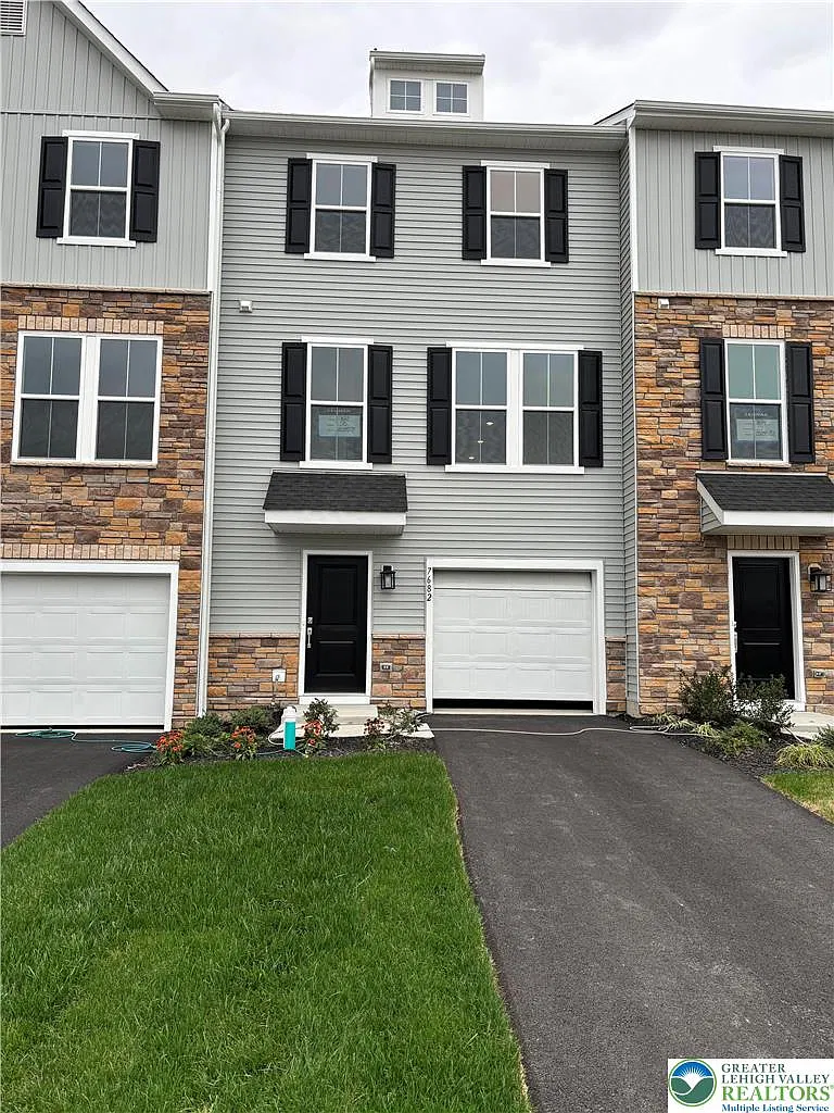 3 bed, 4.0 bath, 1731 sqft, $2,575 — Photo 1