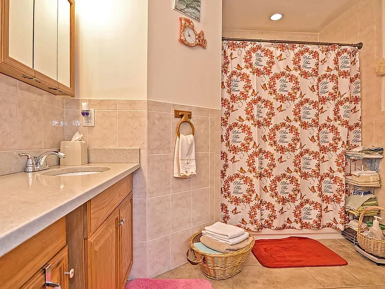 45 Nightingale St #B — Photo 7