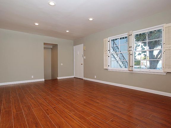 2nd image of 2575 Granville Ave #2575