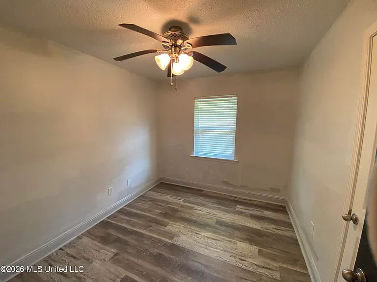 218 Alverado Dr — Photo 9