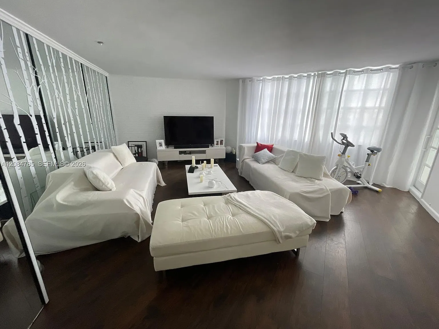 Commodore Plaza Condo — Photo 2