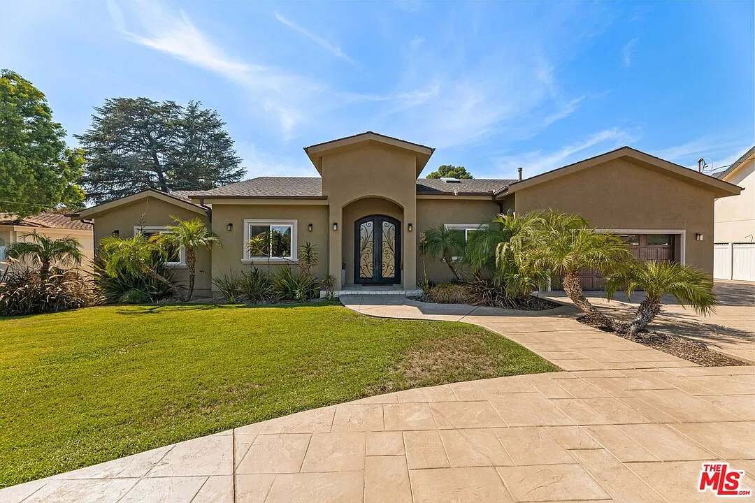 8 bed, 5.5 bath, 5683 sqft, $18,000 — Photo 2