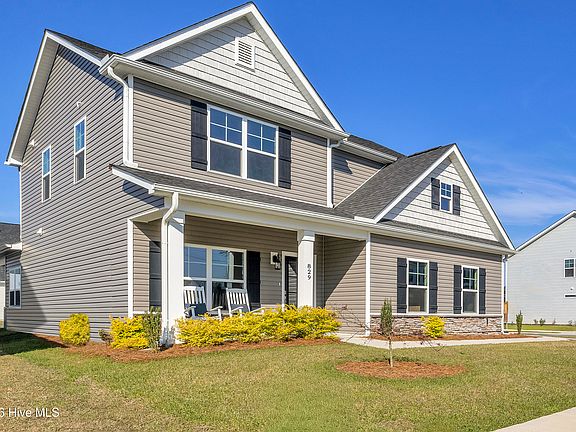 3rd image of 829 Red Sky Drive NE