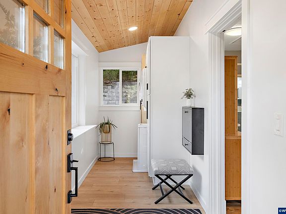 4th image of 6832 Macleay Rd SE