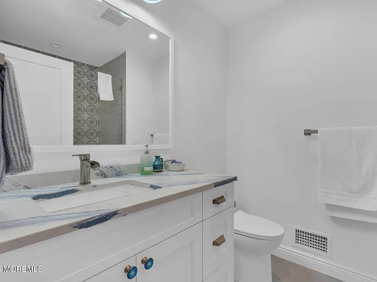 118 Ashley Ave — Photo 16