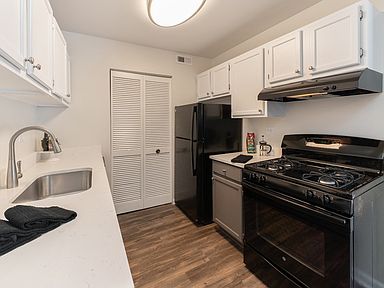 The View Apartment Rentals - Saint Charles, IL | Zillow