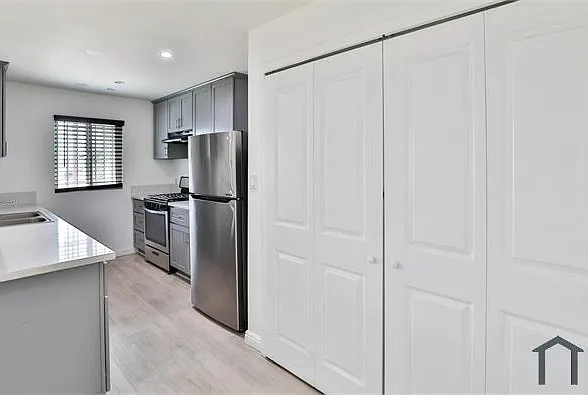 1881 W Jefferson Blvd #204 — Photo 6