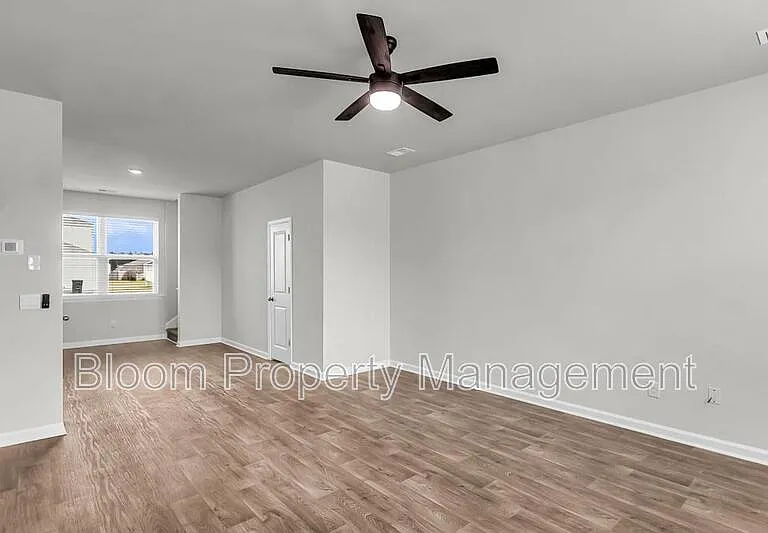 844 Lilyford Ln — Photo 6