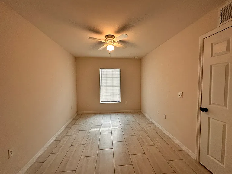 1010 NE 15th Ln — Photo 15