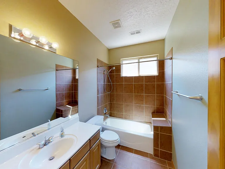 1312 Tiffany Ln SE — Photo 17