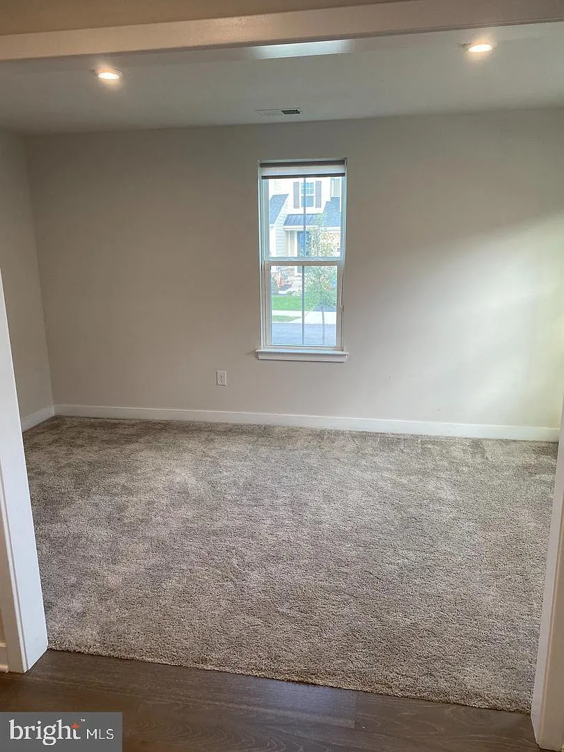 3 bed, 2.5 bath, 2370 sqft, $3,500 — Photo 3