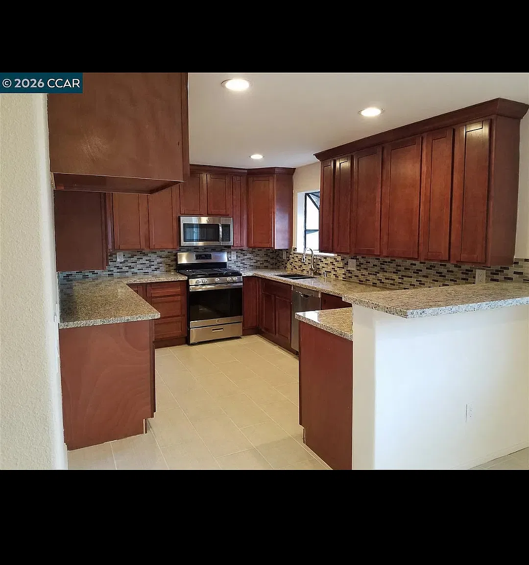 10 bed, 3600 sqft, $8,500 — Photo 4