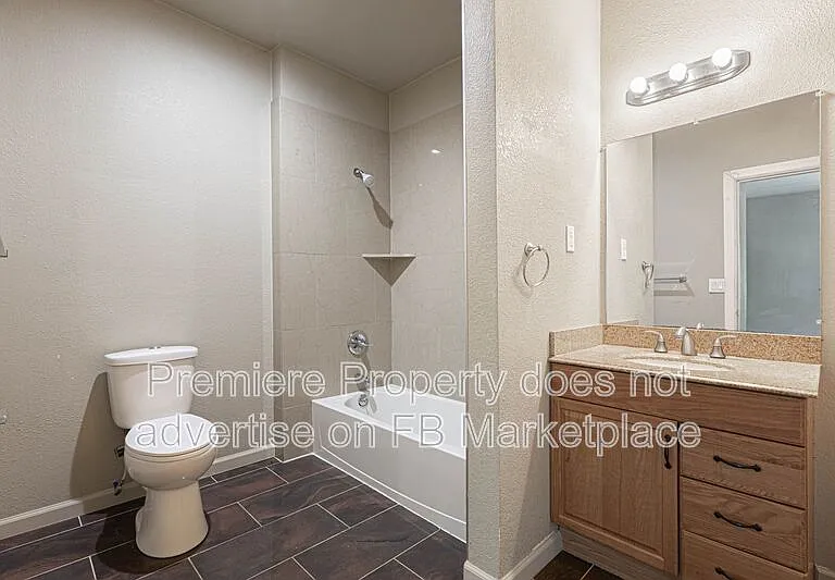 912 E Frederick St — Photo 11