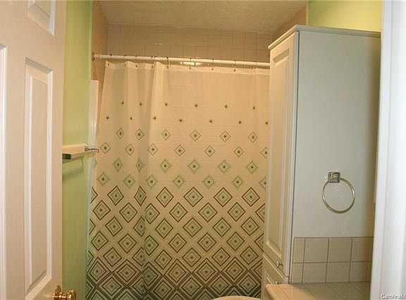 3rd image of 508 Hickory St