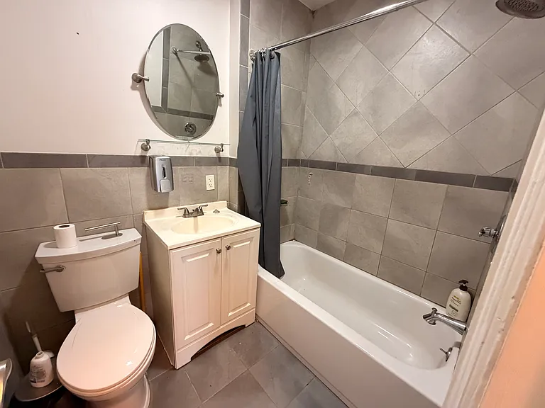 1539 Hollywood Ave #3 — Photo 6