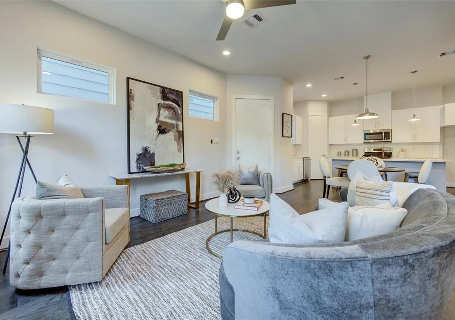 Beautiful Townhome located in Prime Houston Location — Photo 3