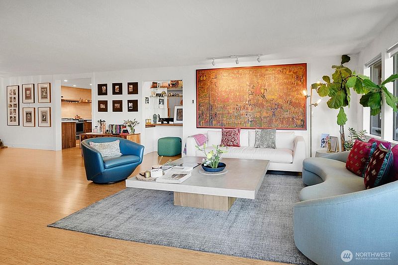 5th image of 1001 2nd Avenue W #103