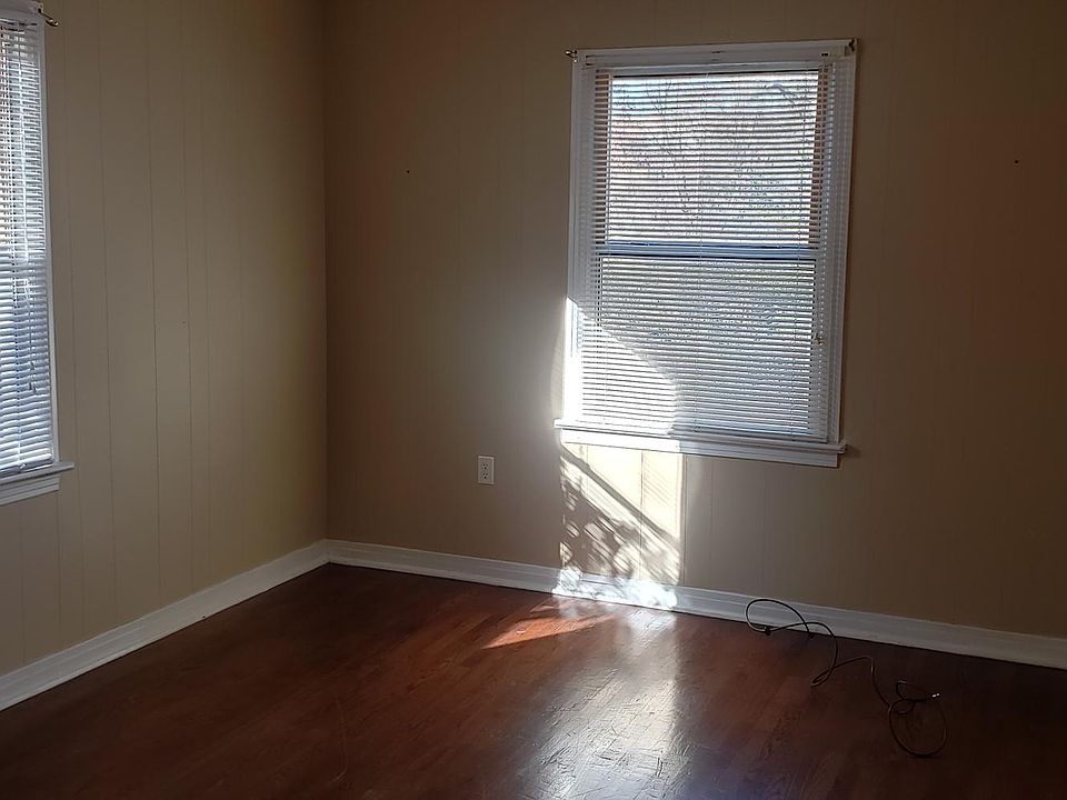 1st image of 5907 Woodlawn Dr #1