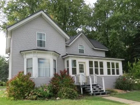 211 Rosedale Ave, Fox Lake, WI 53933