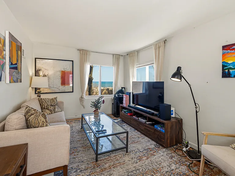 Living Room - Stylish, Inviting Decor & Furnishings