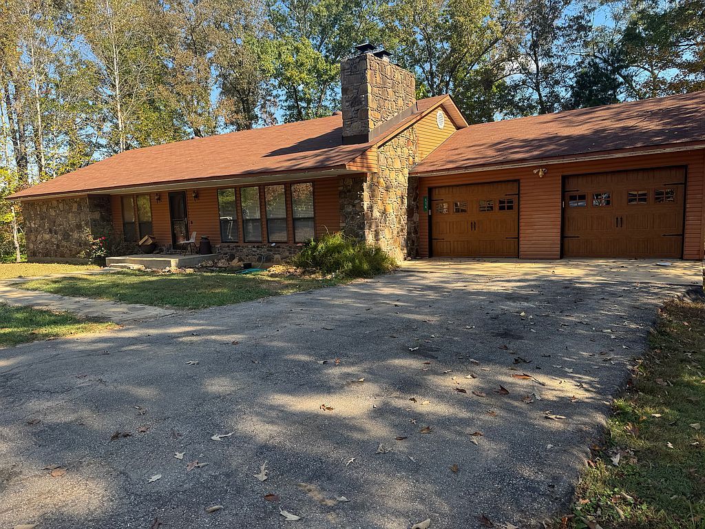 114 County Road 4251 - Property Image