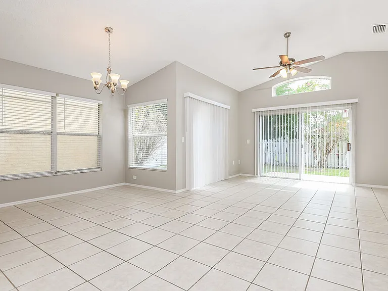 2603 Spring Hill Dr — Photo 5