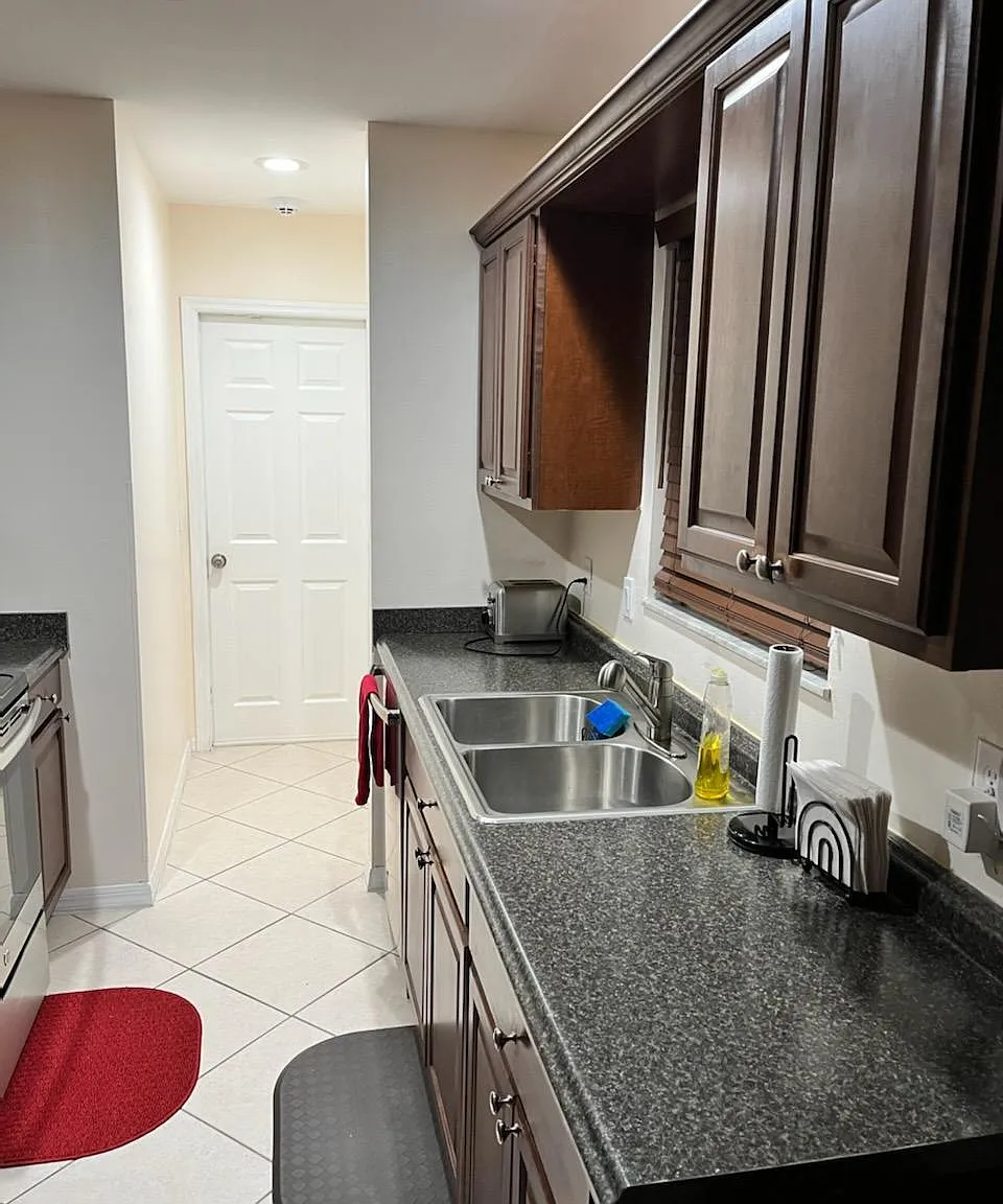 3 bed, 2.0 bath, 1000 sqft, $2,350 — Photo 4