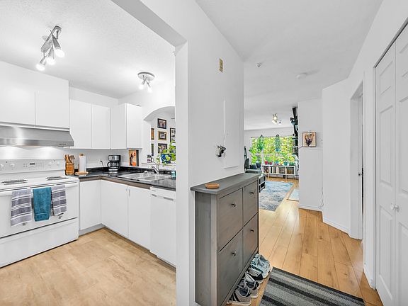 3rd image of 2990 Princess Cres #310