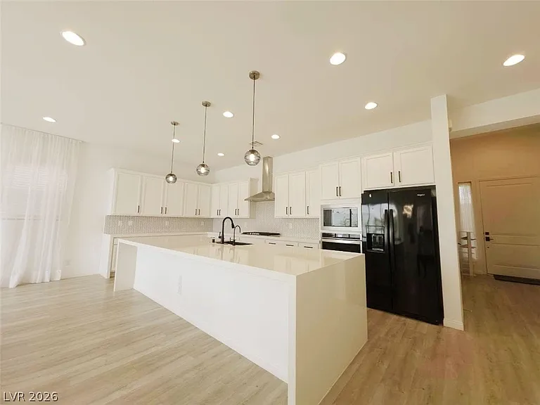 7562 Desert Rhyolite St — Photo 4