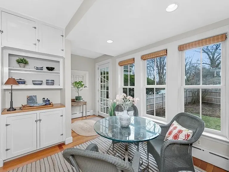 284 Lake Ave — Photo 15