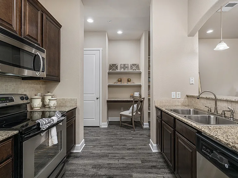 Monterra Las Colinas Apartments — Photo 28