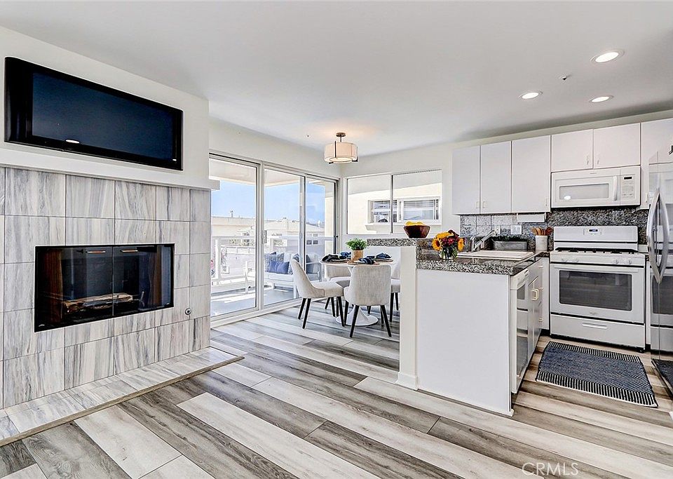 1st image of 3302 Manhattan Ave #2