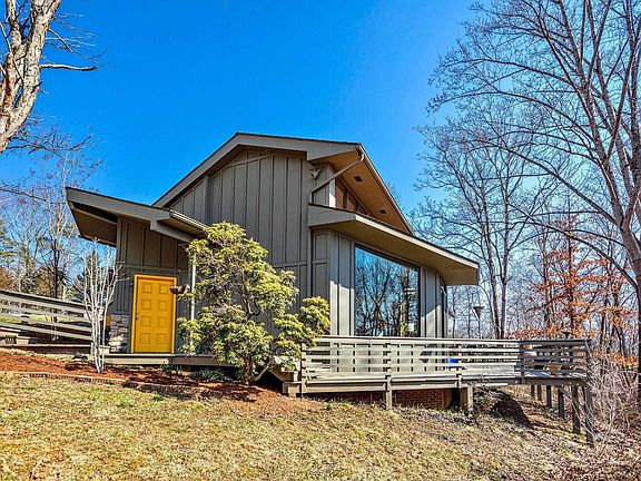 2nd image of 143 Gravel Ln