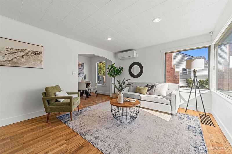 5th image of 5212 Yakima Avenue