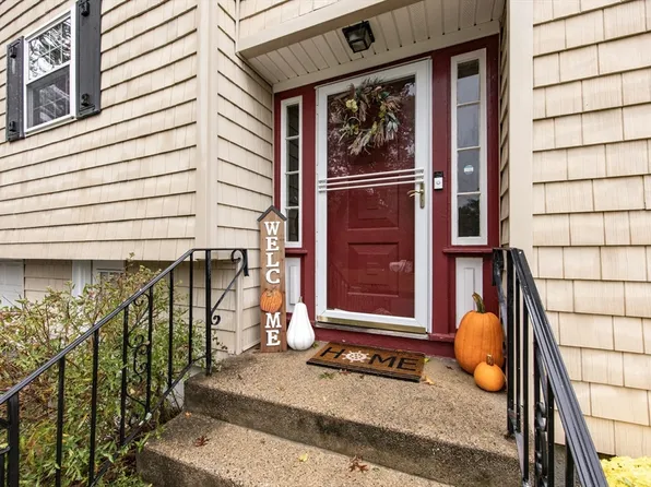 14 Foxhill Rd, Foxboro, MA 02035