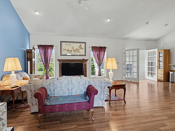 4th image of 4397 Renaissance Dr
