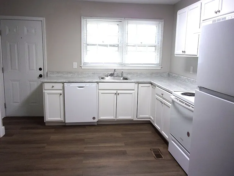 1052 Ebenezer Avenue Ext — Photo 3