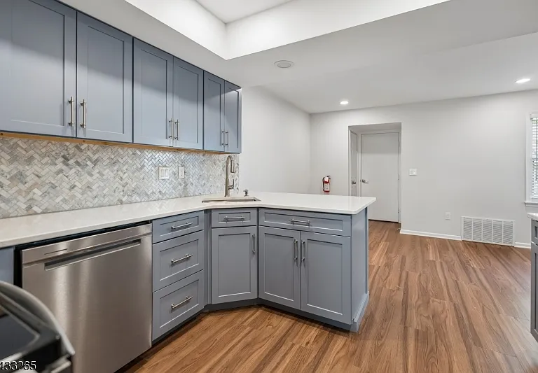 48 Eton Ct — Photo 11