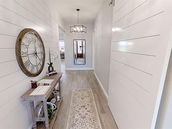 3rd image of 2518 Vineyard Dr