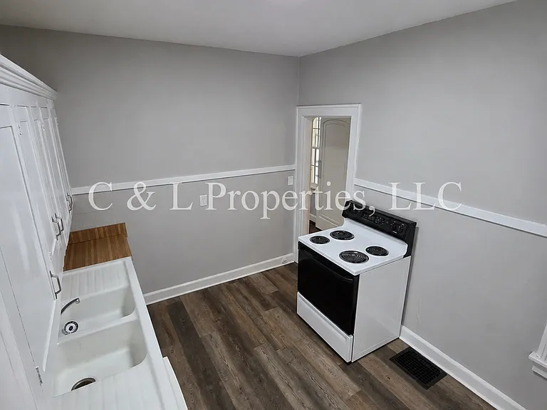 902 Walnut St — Photo 6