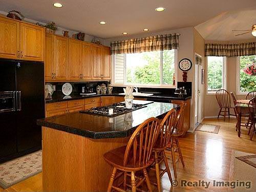 Updated Kitchen w/Granite 