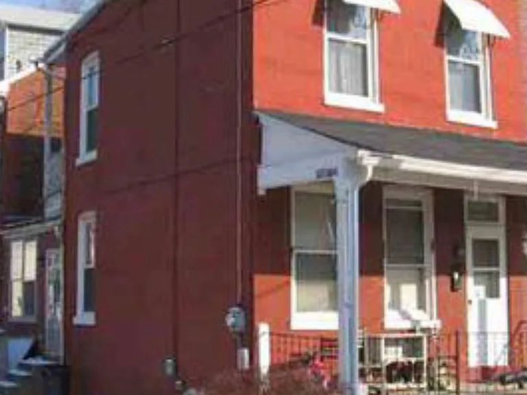 579 Smith St — Photo 1