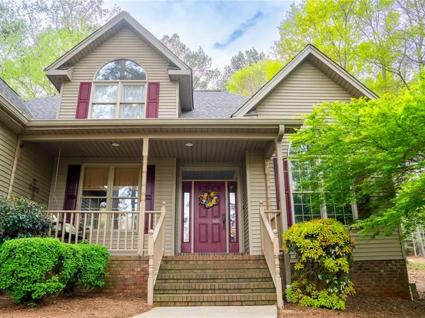 108 Emerald Pointe Dr, Seneca, SC 29672