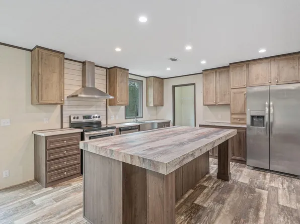 574 Winegarner Rd, Defuniak Springs, FL 32435