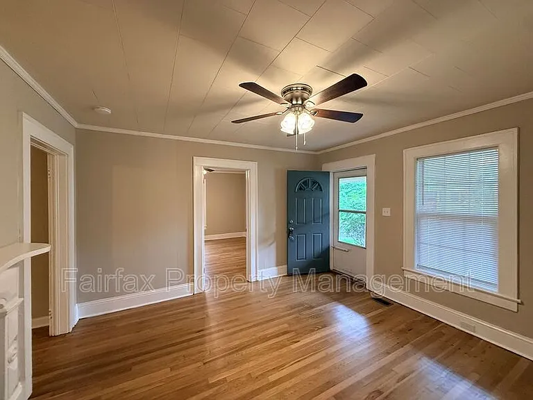 912 Massey Ave — Photo 3