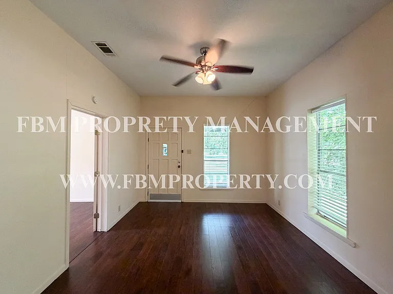 309 SE 2nd St — Photo 4